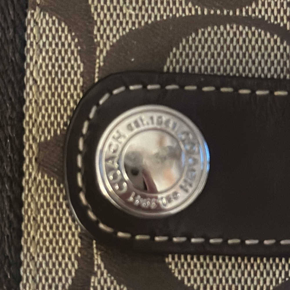 Coach Signature Canvas Wallet - Picture 3 of 4